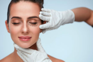 Olhar rejuvenescido pela blefaroplastia.